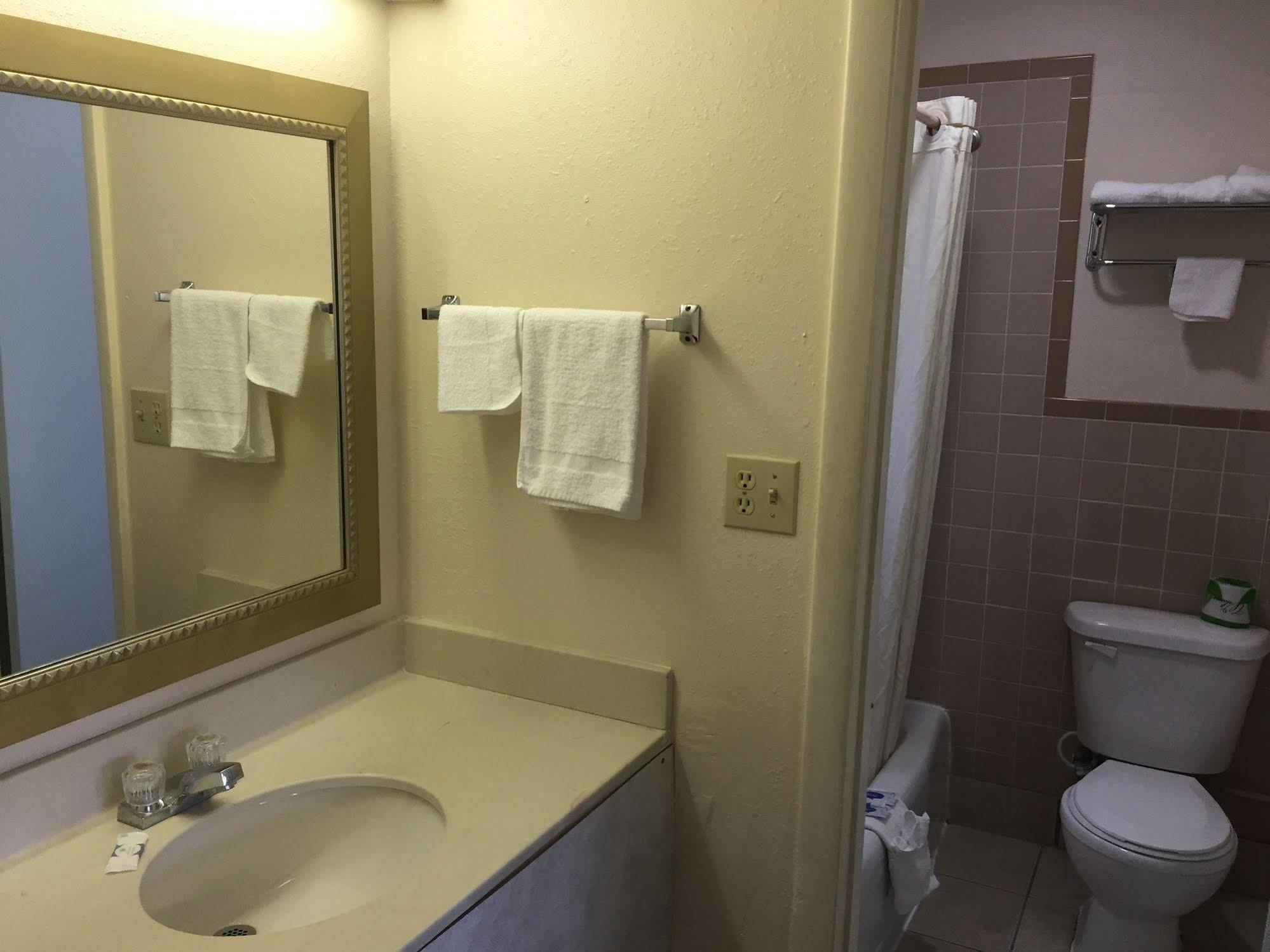 Economy Inn St. James Zewnętrze zdjęcie